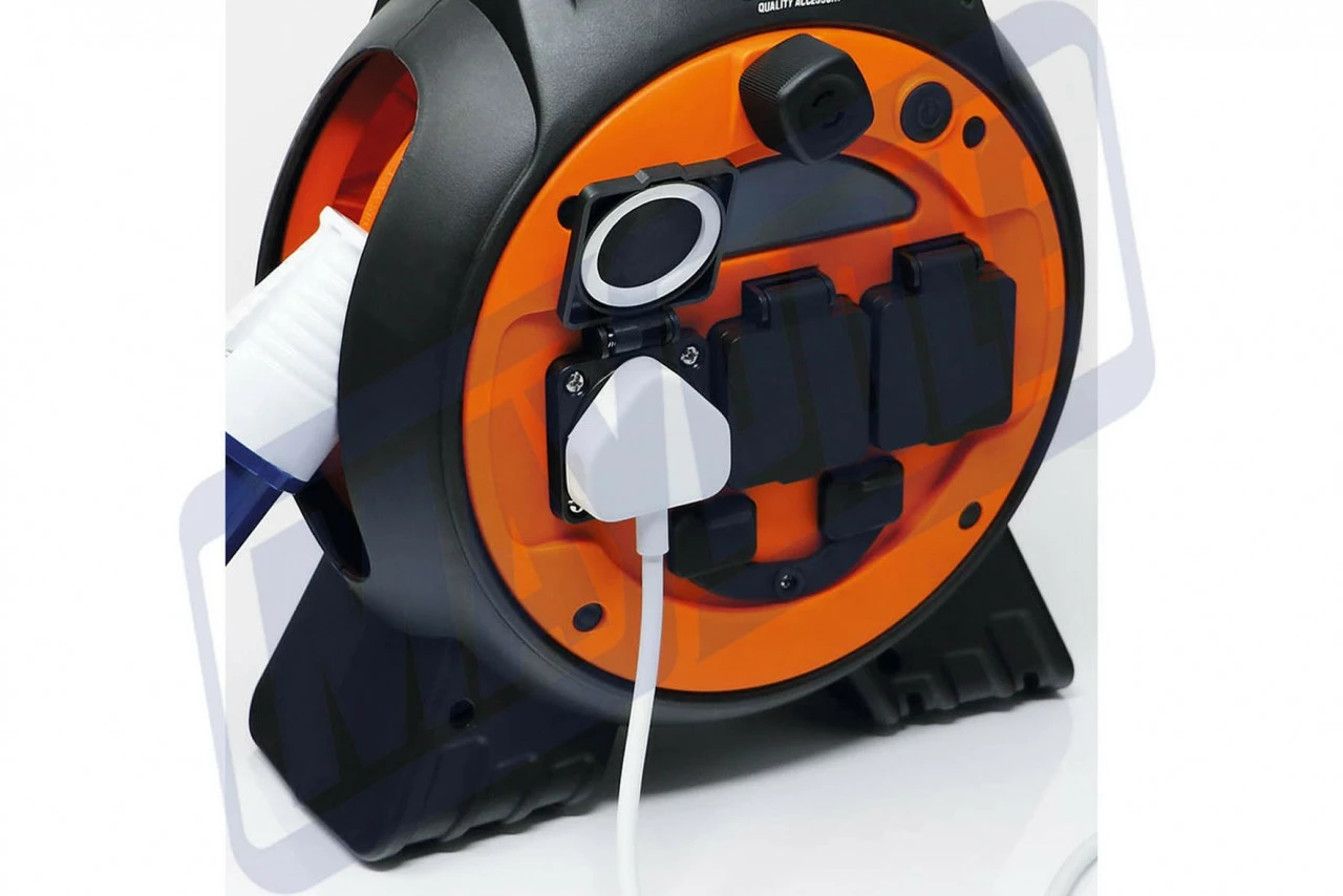 Maypole 15m Roller Mains Unit Camping Hook Up With LED Light 5 Maypole 15m Roller Mains Unit Camping Hook Up With LED Light - Image 5