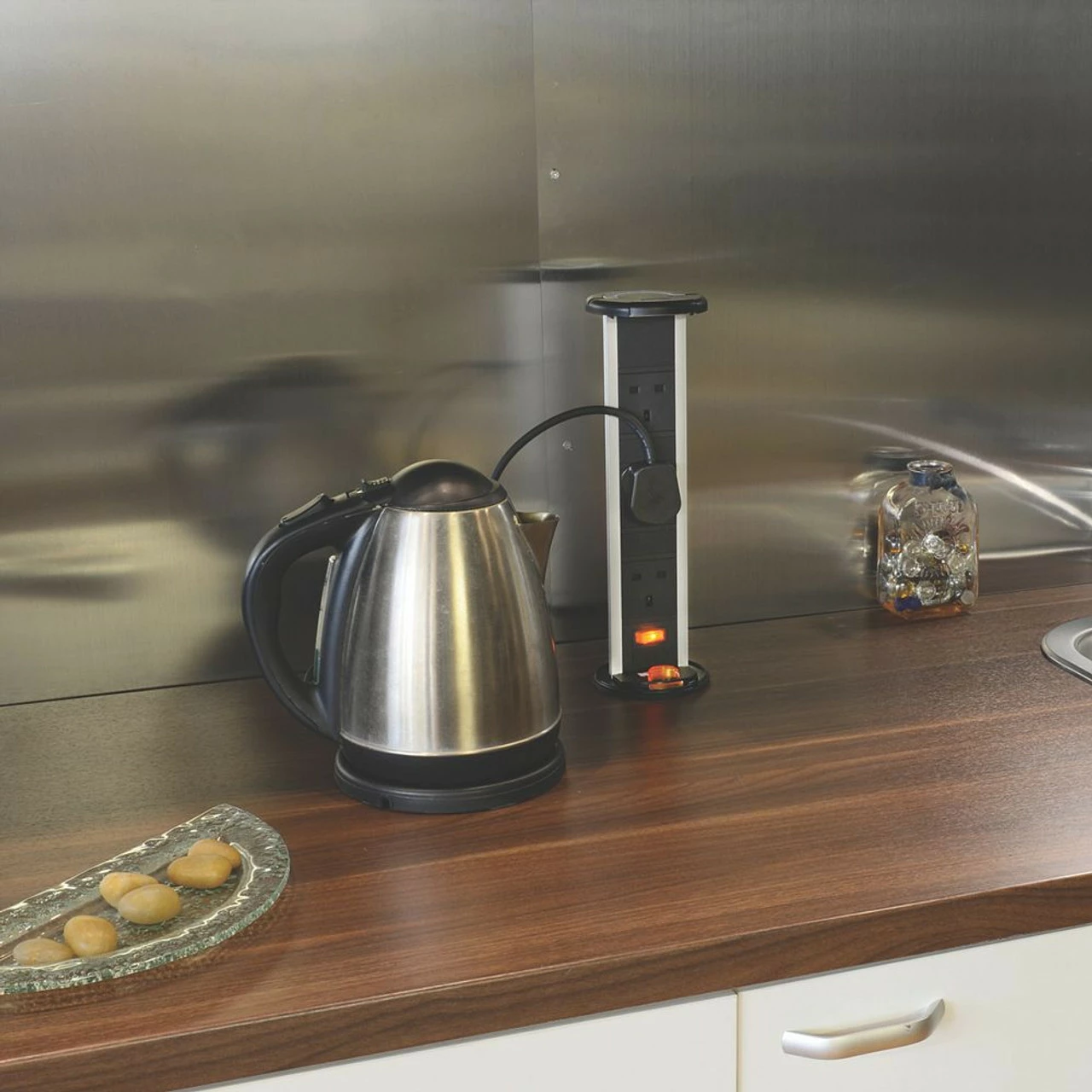 Kengo Pop Up Vertical 13A Mains Triple Socket Power Dock Black 2 Kengo Pop Up Vertical 13A Mains Triple Socket Power Dock Black - Image 2